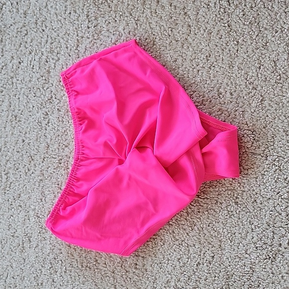 Hot pink high rise shorts - Picture 2 of 3